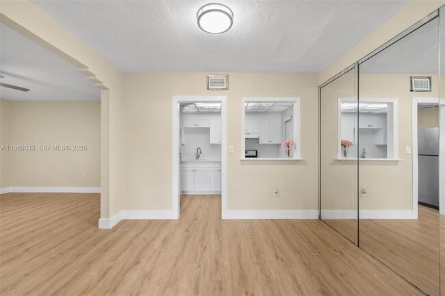 Building Photo - 1840 SW 63rd Ave