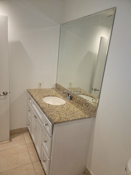 Building Photo - 13455 NE 10th Ave