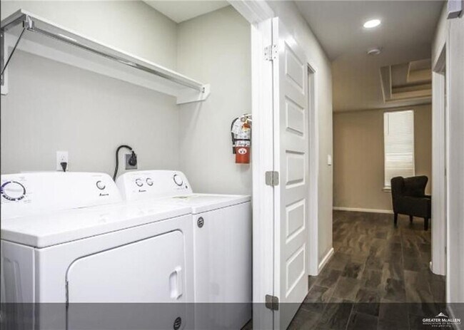 Building Photo - 1312 Alta Vista Dr