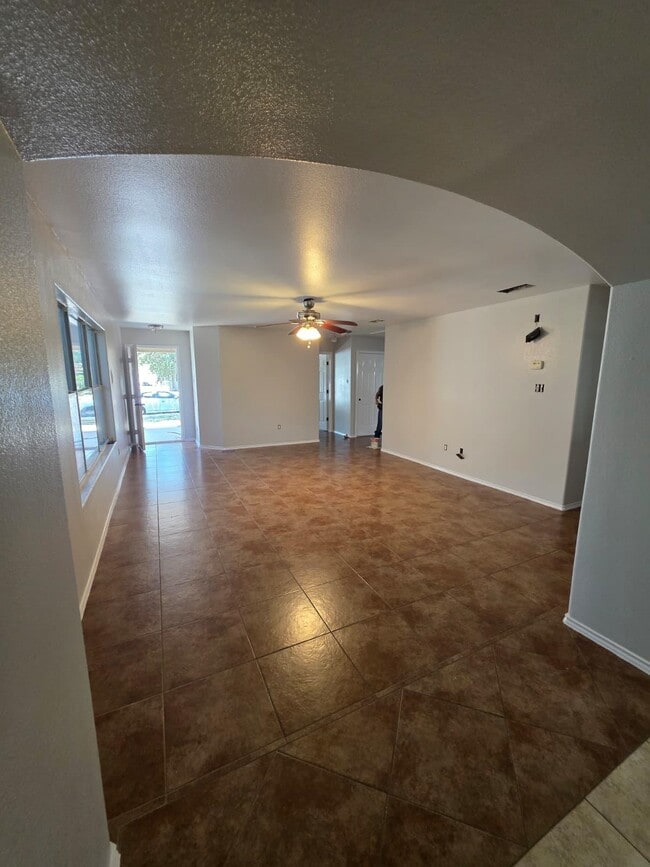 Building Photo - 613 Cuervo Dr