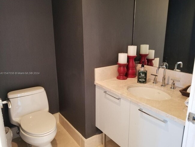 Building Photo - 17001 Collins Ave