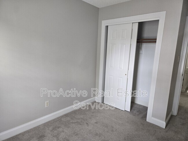 Building Photo - 674 Lord Dunmore Dr