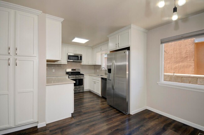 Building Photo - 1316 Espejo St NE