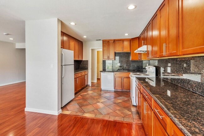 Building Photo - 3-Bedroom 2.5-Bathroom Santa Clara Townhome