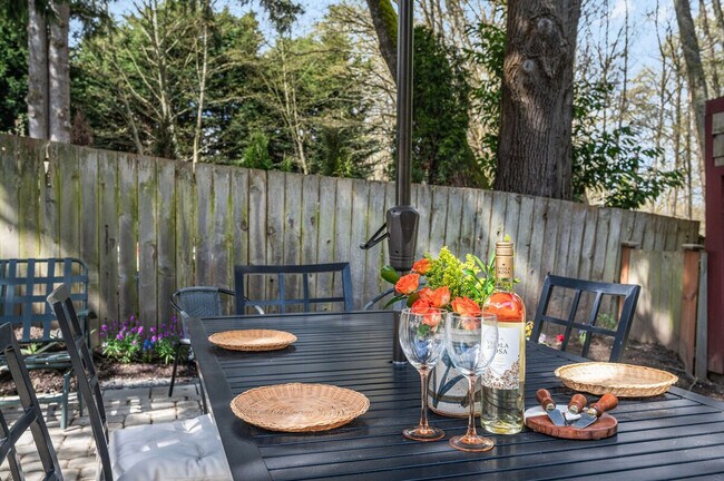 Building Photo - 4459 Brygger Dr W