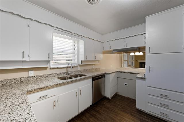 Building Photo - 2321 Carten St