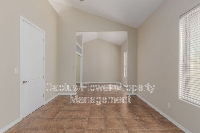 Building Photo - 749 E La Costa Dr