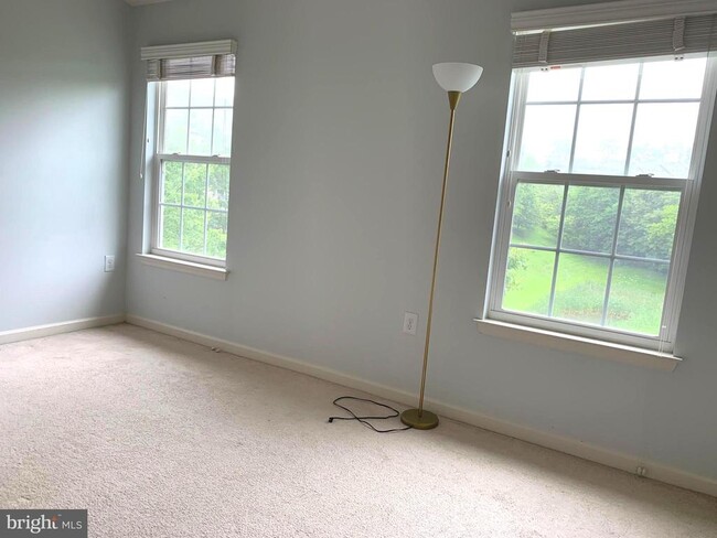 Building Photo - 4909 Yarmouth Ct