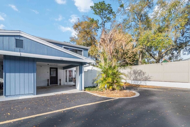 Building Photo - 102 Lago Vista Blvd