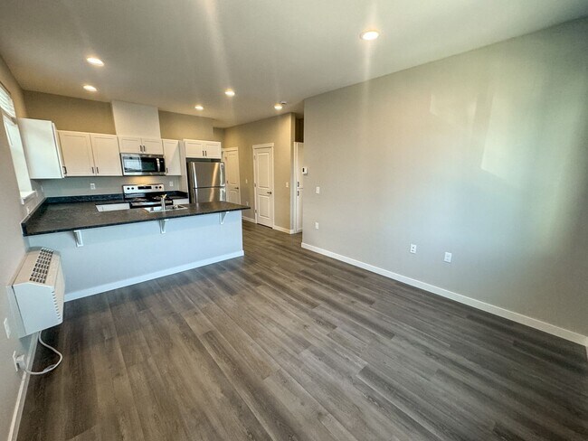 Building Photo - SAW3781