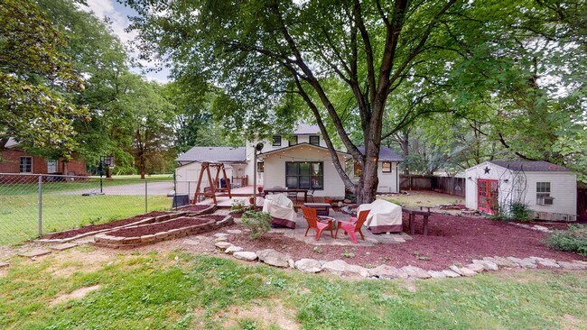 Building Photo - **RENOVATED COLONIAL ON OVER AN ACRE ZONED FOR WILLIAMSON COUNTY BRENTWOOD SCHOOLS**