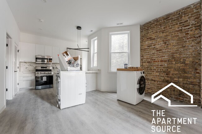 Building Photo - 2743 W Division St