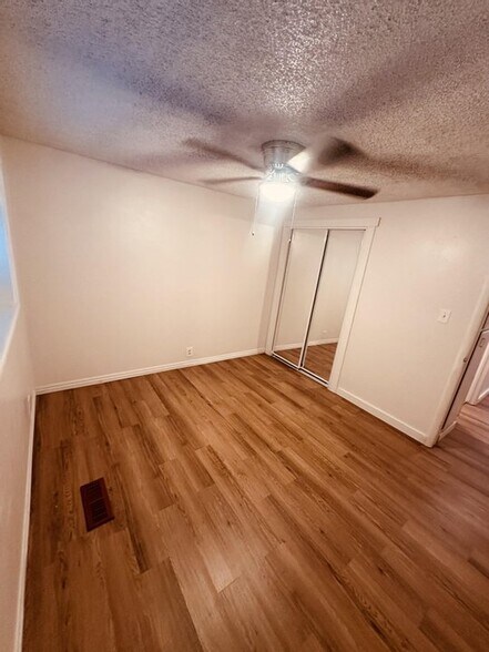 Building Photo - 844 S Roberta St