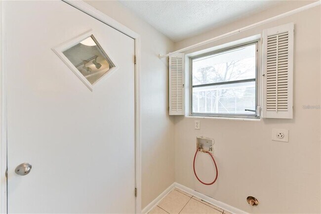 Building Photo - 1828 SE Lake Weir Ave