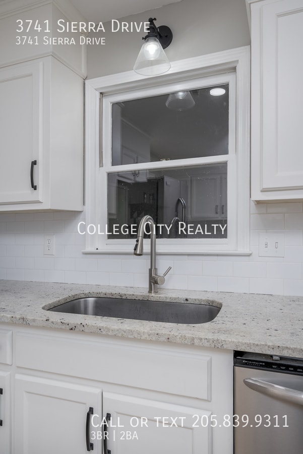 Building Photo - 3741 Sierra Dr