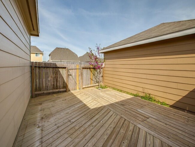 Building Photo - 4067 Mossy Pl Ln