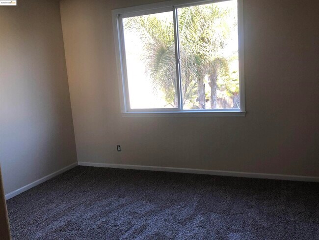 Building Photo - 5666 Arcadia Cir