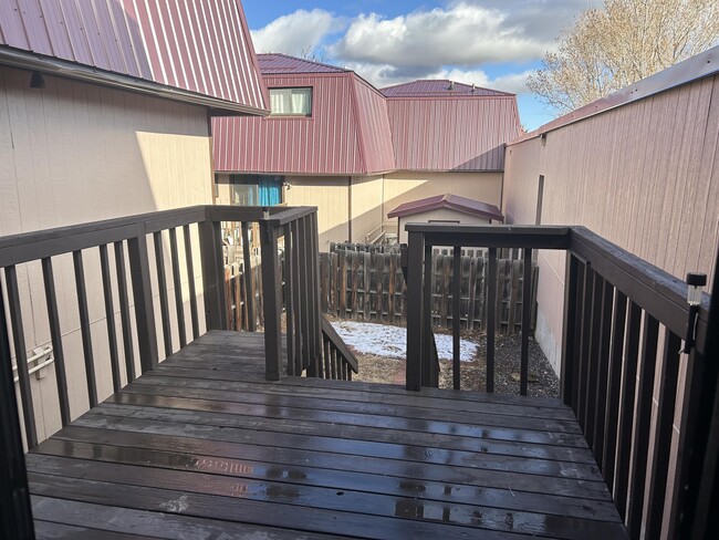 Building Photo - 778 Moccasin Trail