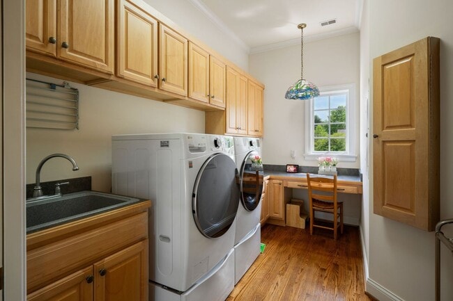 Building Photo - Extremely RARE opportunity in Green Hills
