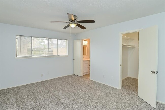 Building Photo - 11819 S Perry Ave