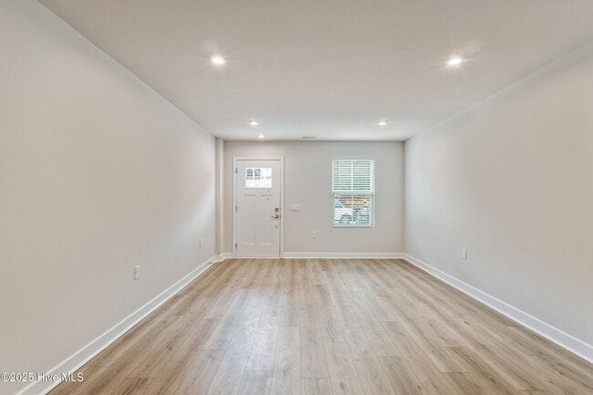 Building Photo - 2084 Parow Ln NW