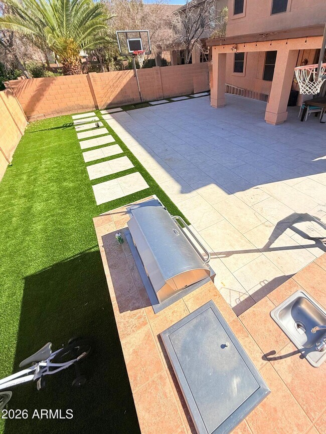 Building Photo - 1906 E Patrick Ln