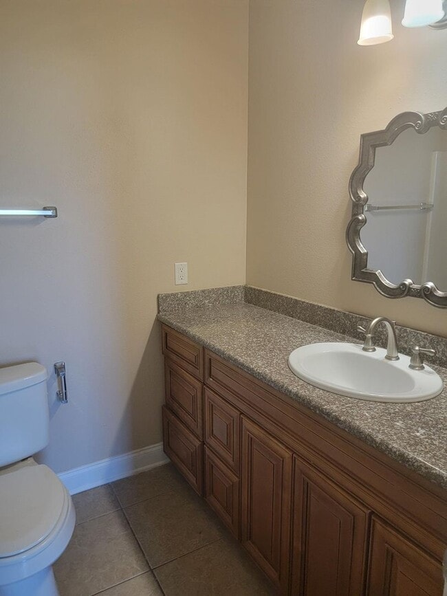 Building Photo - Single Two bedroom in Burbank Neighborhood