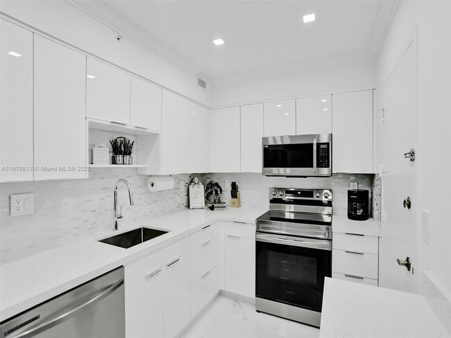 Building Photo - 2501 S Ocean Dr