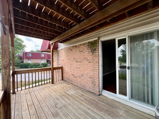 Building Photo - 1875 Tall Oaks Dr