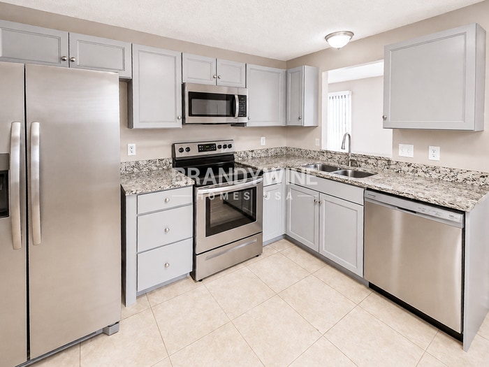 Building Photo - 616 Pembridge Dr W