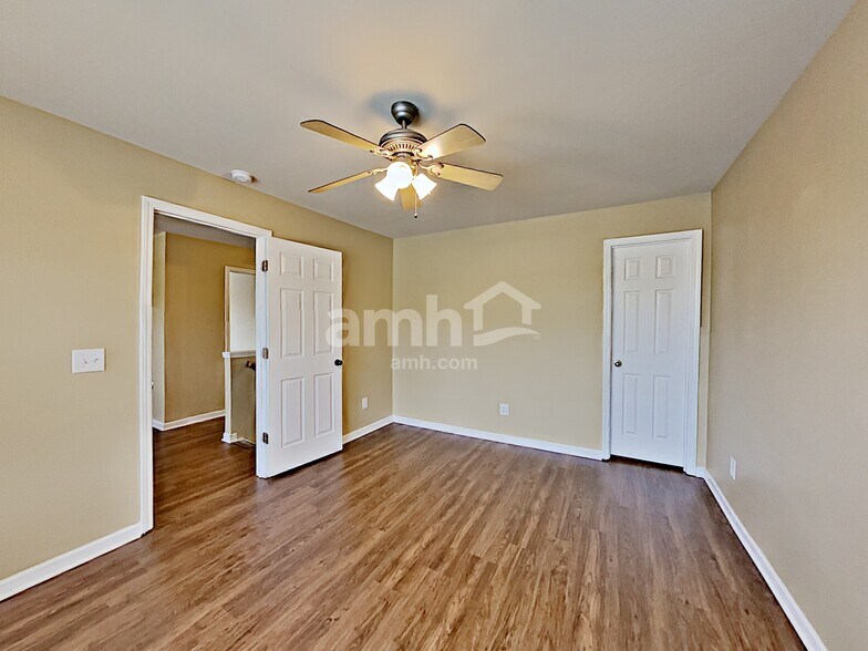 Building Photo - 1025 Addington Rd