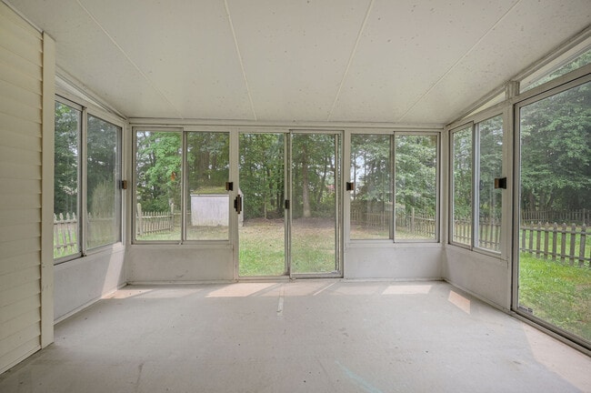Building Photo - 176 Stoney Dr