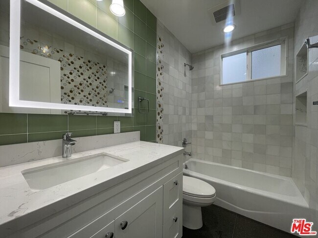 Building Photo - 1126 N Formosa Ave