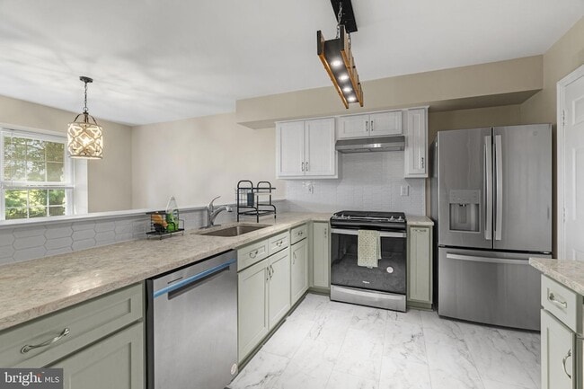 Building Photo - 424 Revere Dr