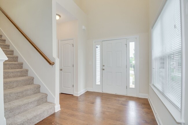 Building Photo - Canterbury Farms 3 Bed 2.5 Bath!