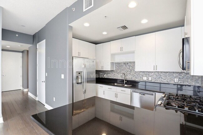 Building Photo - 150 E Robinson St