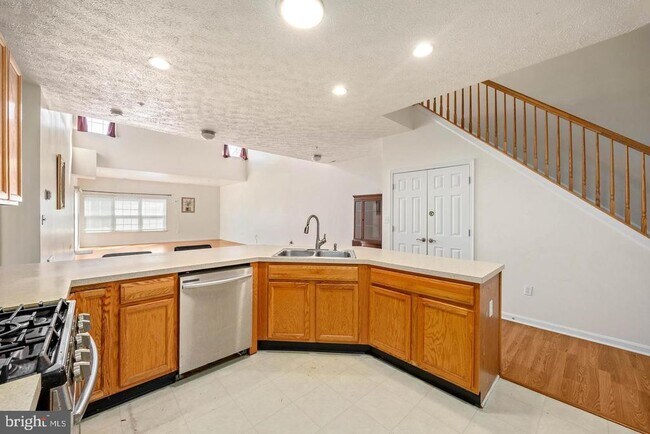 Building Photo - 9549 Wedge Way