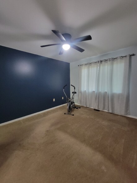 Building Photo - 216 Falls Cir