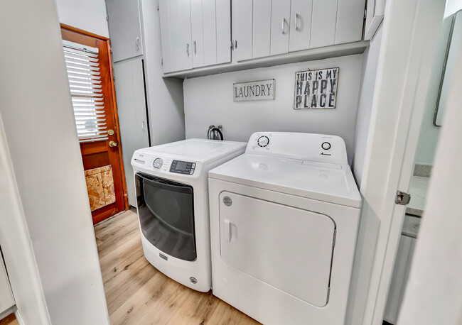 washer/dryer - 22059 Ybarra Rd