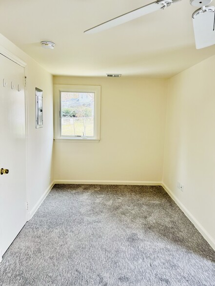 Building Photo - 6 Kensico Knoll Pl