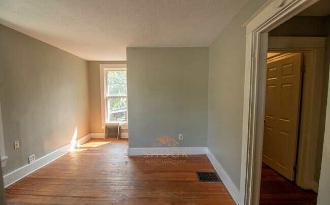 Building Photo - 822 N 7th St