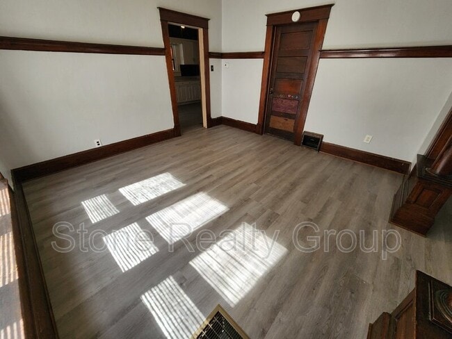 Building Photo - 715 S 16th St