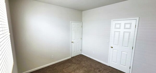 Building Photo - Single-Story 3 Bed, 2 Bath Home in Gated Double Diamond Community – Pool, Gym & 2-Car Garage
