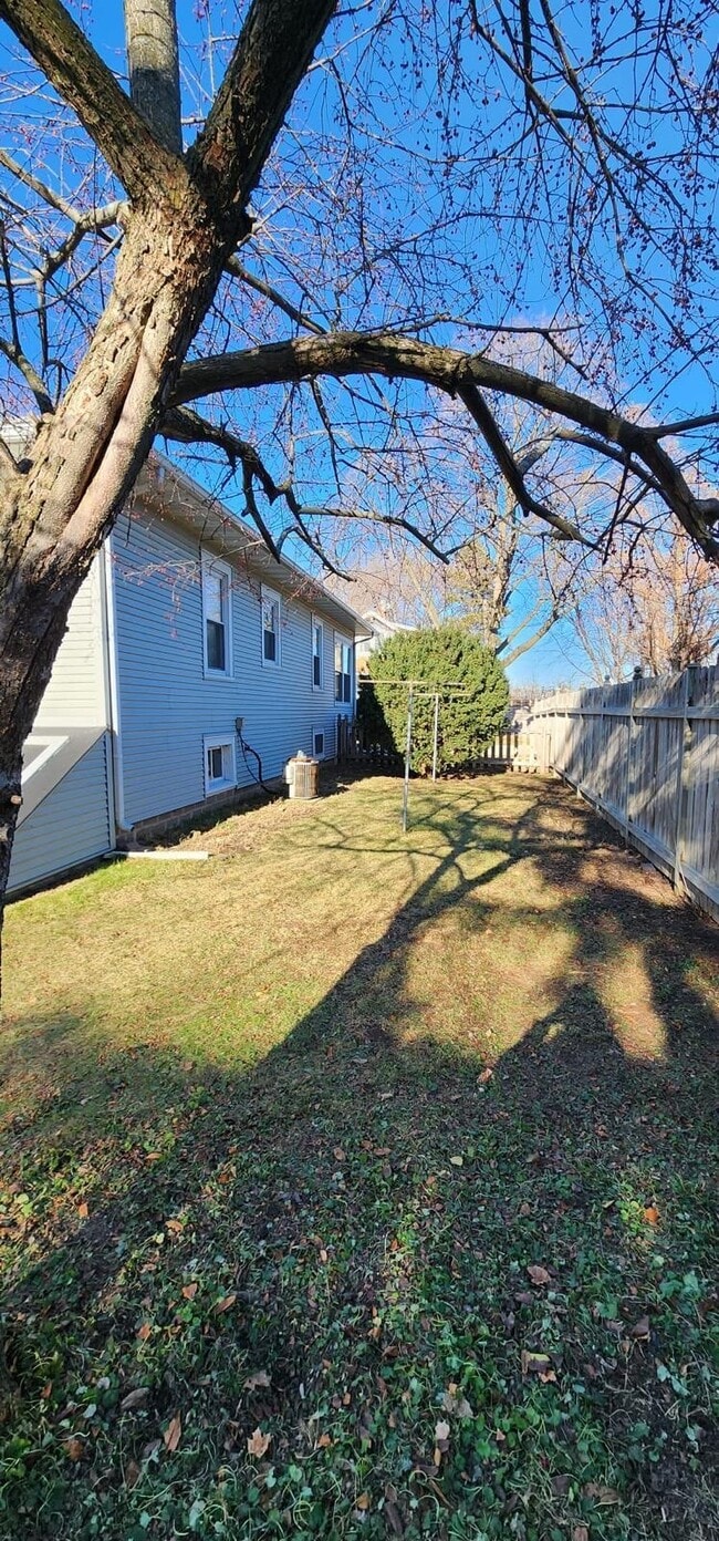 Building Photo - 113 Bresland Ct
