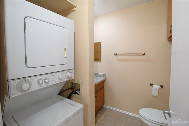 Building Photo - 1408 Circle Dr