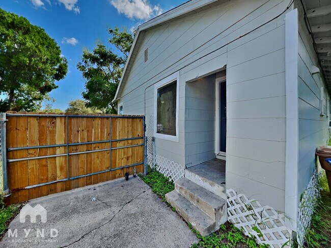 Building Photo - 4421 Cherry