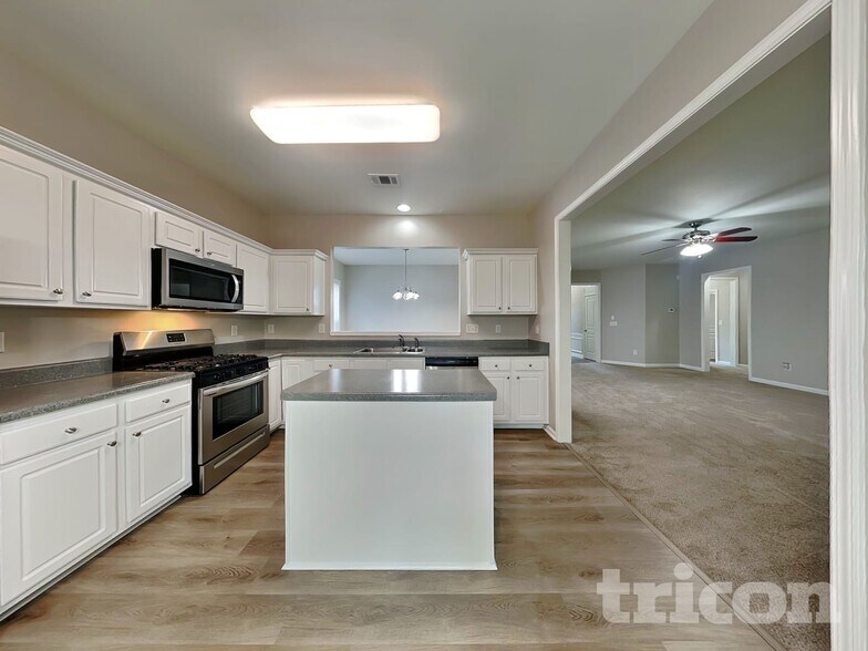 Building Photo - 6740 Waveland Dr