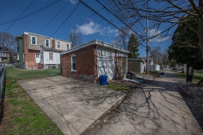 Building Photo - 505 E 19th St