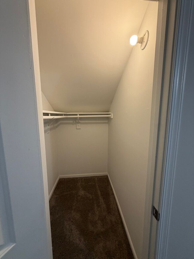 Building Photo - LANDSTOWN LAKES