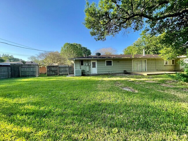 Building Photo - 960 Terrace Dr